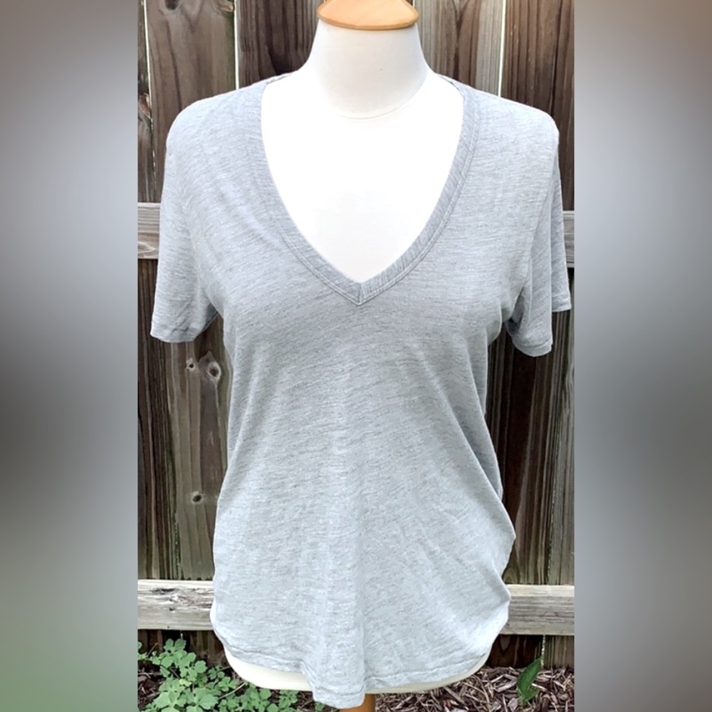✨ Rag & Bone V-Neck T-Shirt ✨